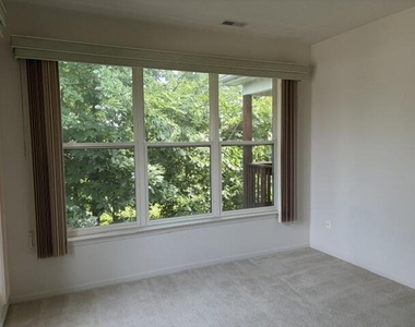 1452 Fox Pointe Circle - Photo Thumbnail 8