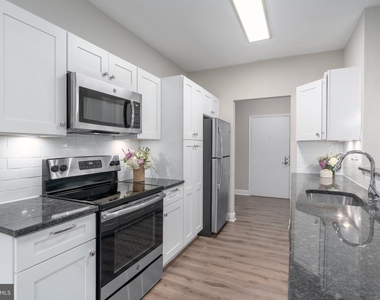 313 Creek Drive - Photo Thumbnail 3