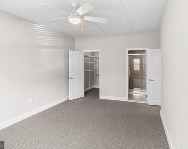 313 Creek Drive - Photo Thumbnail 8