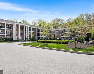 313 Creek Drive - Photo Thumbnail 12