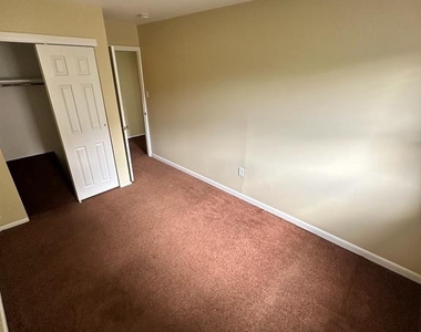 162 Bishops Drive - Photo Thumbnail 10