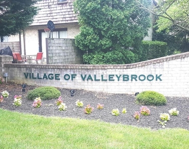 162 Bishops Drive - Photo Thumbnail 28