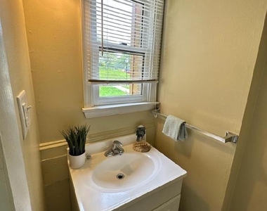 162 Bishops Drive - Photo Thumbnail 18