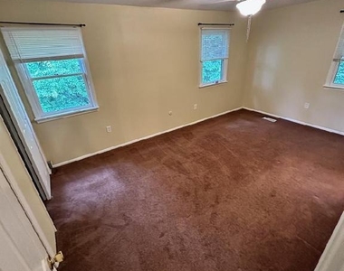 162 Bishops Drive - Photo Thumbnail 11