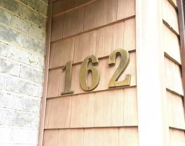 162 Bishops Drive - Photo Thumbnail 2