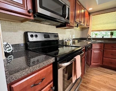 162 Bishops Drive - Photo Thumbnail 6