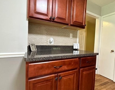 162 Bishops Drive - Photo Thumbnail 7