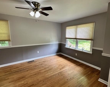 162 Bishops Drive - Photo Thumbnail 4
