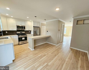 750 E Marshall Street - Photo Thumbnail 2