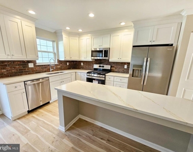 750 E Marshall Street - Photo Thumbnail 1