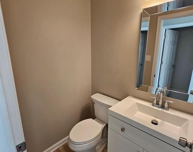 750 E Marshall Street - Photo Thumbnail 6