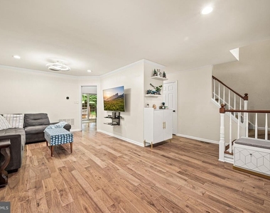 705 Shippen Drive - Photo Thumbnail 4