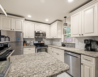 705 Shippen Drive - Photo Thumbnail 13