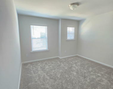 1117 Everton Avenue - Photo Thumbnail 32