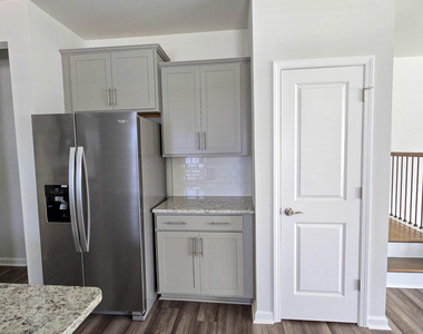 1117 Everton Avenue - Photo Thumbnail 5