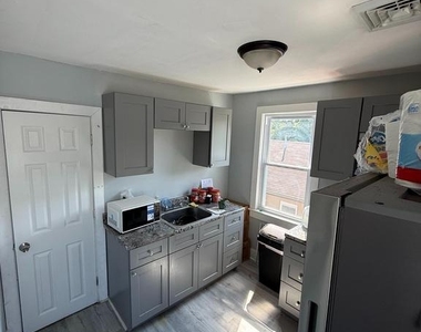 178 N Broadway - Photo Thumbnail 5