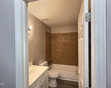 109 Weatherhill Point - Photo Thumbnail 18
