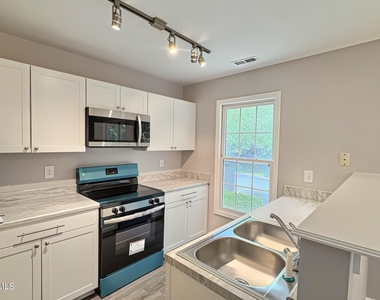 109 Weatherhill Point - Photo Thumbnail 7