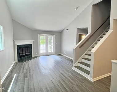 109 Weatherhill Point - Photo Thumbnail 9