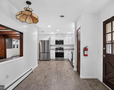 930 Sykesville Road - Photo Thumbnail 4