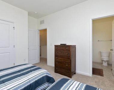 4103 Sykes Street - Photo Thumbnail 10