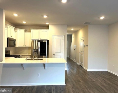 50 Peregrine Way - Photo Thumbnail 7