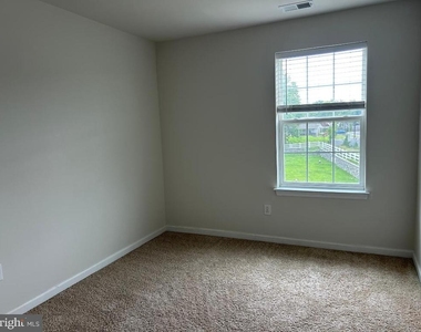 50 Peregrine Way - Photo Thumbnail 17