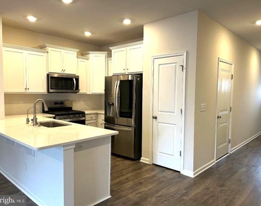 50 Peregrine Way - Photo Thumbnail 5