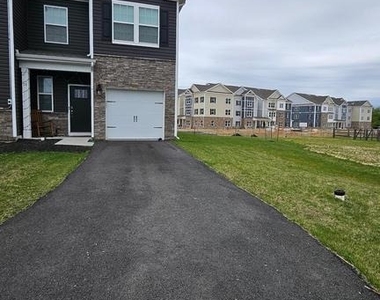 50 Peregrine Way - Photo Thumbnail 2