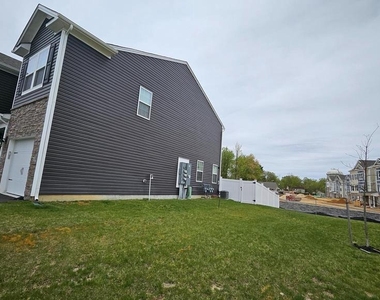 50 Peregrine Way - Photo Thumbnail 18