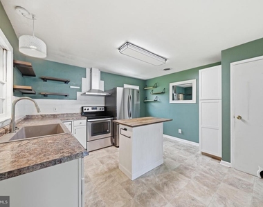 16 Ford Avenue - Photo Thumbnail 11