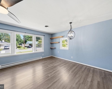 16 Ford Avenue - Photo Thumbnail 8