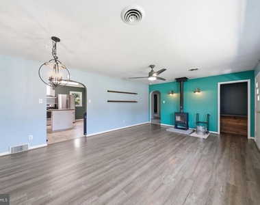 16 Ford Avenue - Photo Thumbnail 7