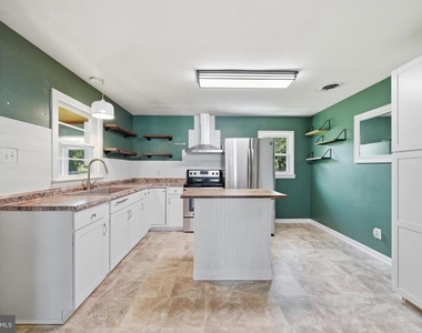 16 Ford Avenue - Photo Thumbnail 13