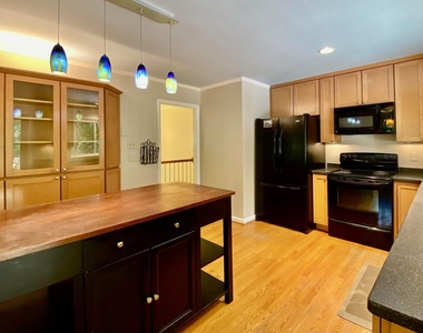 512 November Drive - Photo Thumbnail 17