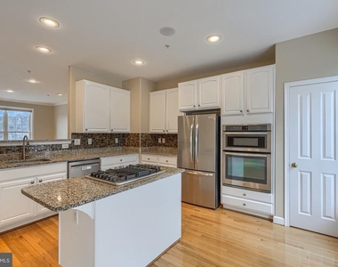5407 Commerce Row - Photo Thumbnail 8