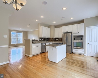 5407 Commerce Row - Photo Thumbnail 7