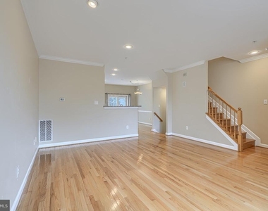 5407 Commerce Row - Photo Thumbnail 6