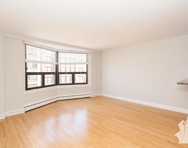 445 W Wellington - Photo Thumbnail 3