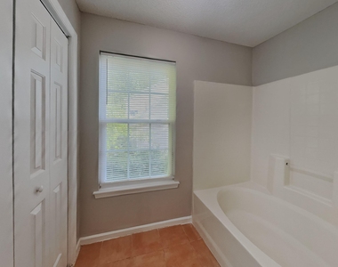 4812 Silverdene Street - Photo Thumbnail 8