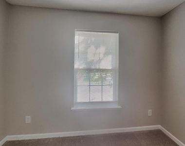 4812 Silverdene Street - Photo Thumbnail 9