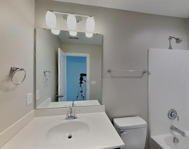 834 Lakemont Drive - Photo Thumbnail 13
