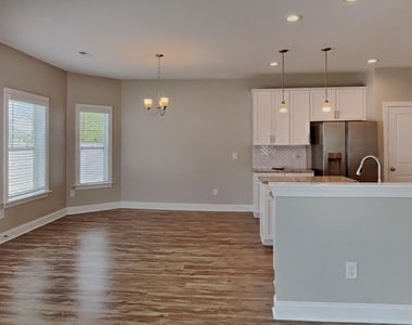 834 Lakemont Drive - Photo Thumbnail 3
