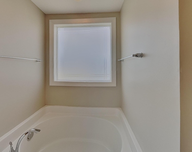 834 Lakemont Drive - Photo Thumbnail 9