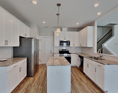 834 Lakemont Drive - Photo Thumbnail 4