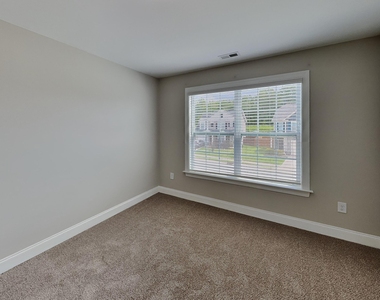 834 Lakemont Drive - Photo Thumbnail 12