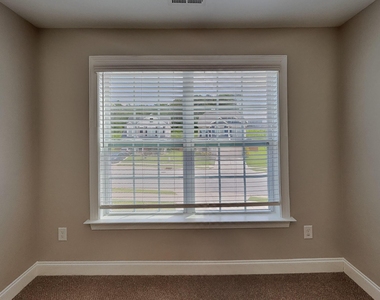 834 Lakemont Drive - Photo Thumbnail 11