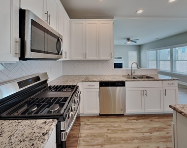 834 Lakemont Drive - Photo Thumbnail 5