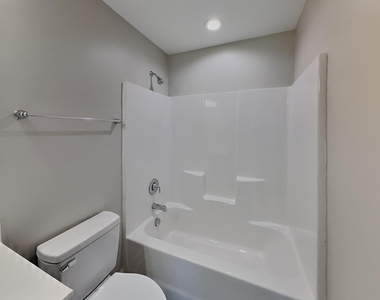 834 Lakemont Drive - Photo Thumbnail 14