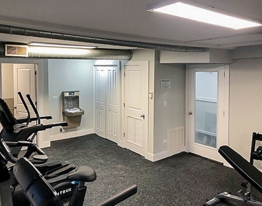 2520 W Leland Ave - Photo Thumbnail 10